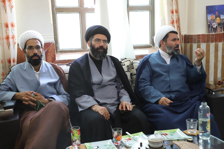 تصاویر/سرکشی مدیر حوزه علمیه استان کردستان از کادر و اساتید مدرسه علمیه امام صادق (ع) قروه