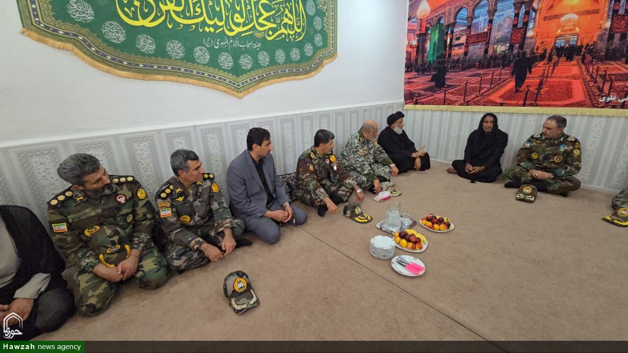 دیدار مسئولان با خانواده شهدای ارتش در اهواز
