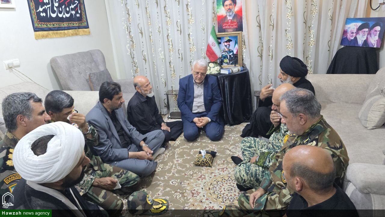 دیدار مسئولان با خانواده شهدای ارتش در اهواز