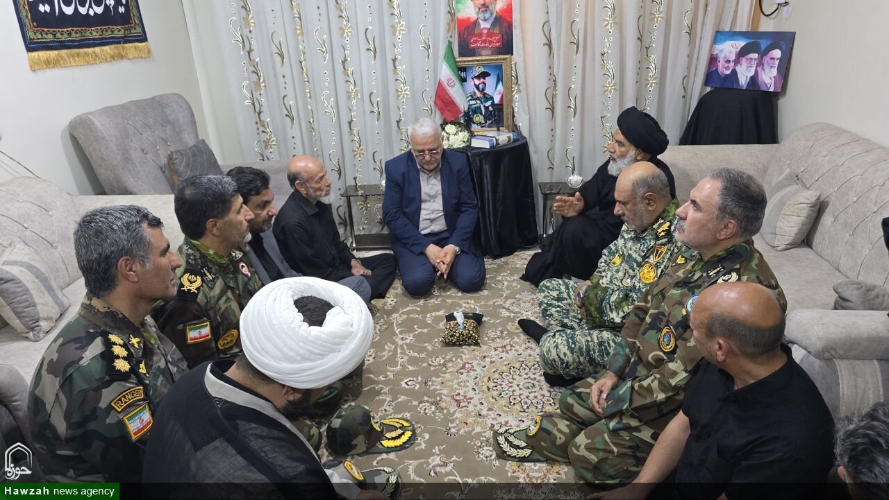 دیدار مسئولان با خانواده شهدای ارتش در اهواز