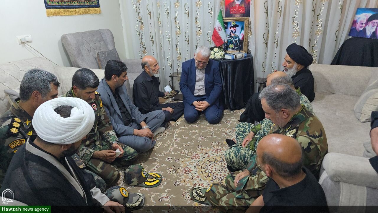 دیدار مسئولان با خانواده شهدای ارتش در اهواز