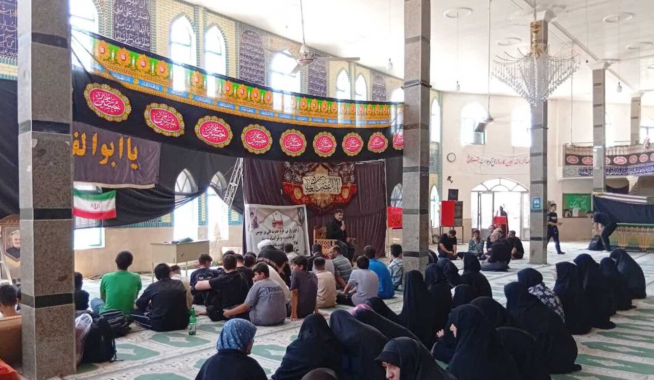 اعزام فعالان مسجد فاطمه‌الزهرا(س) خرم‌آباد با حضور امام جماعت مسجد به مشهد مقدس