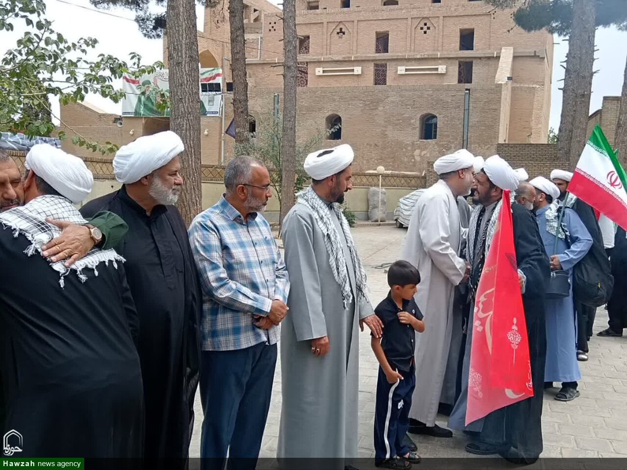 فیلم| بدرقه مبلغان گروه شهید امام خامنه‌ای به کربلای معلی