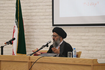 مجموعه ۹ جلدی «ظهر آدینه» در گلستان رونمایی شد
