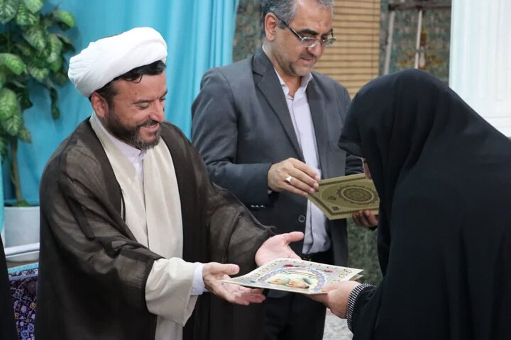 تصاویر/ تجلیل مدیر شورای سیاستگذاری ائمه جمعه آذربایجان غربی از خادمین نماز جمعه سلماس