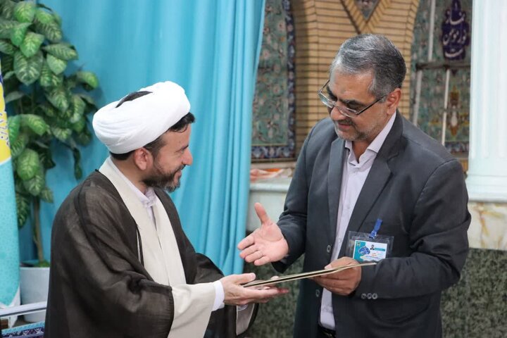 تصاویر/ تجلیل مدیر شورای سیاستگذاری ائمه جمعه آذربایجان غربی از خادمین نماز جمعه سلماس