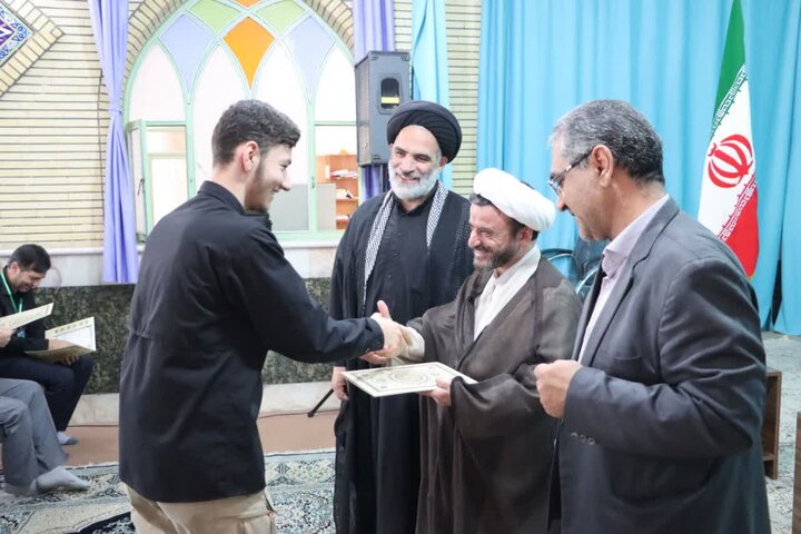 تصاویر/ تجلیل مدیر شورای سیاستگذاری ائمه جمعه آذربایجان غربی از خادمین نماز جمعه سلماس