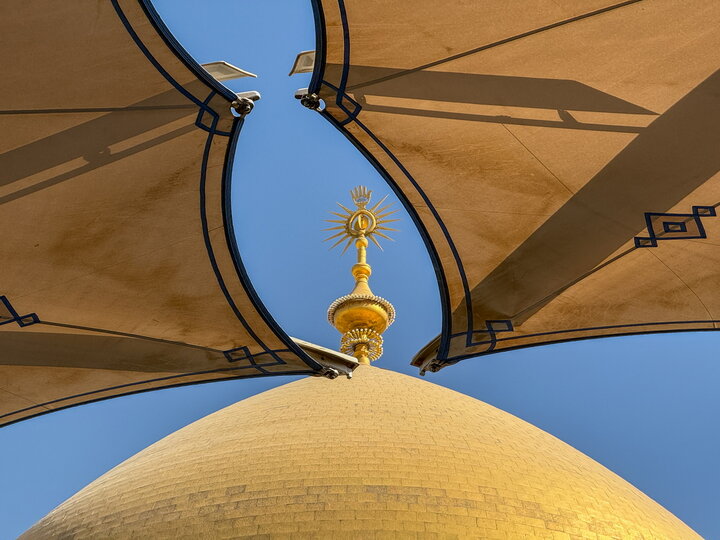 حضور پرشور زائران اربعین حسینی در حرم امیرالمؤمنین(ع)/ ایوان نجف عجب صفایی دارد