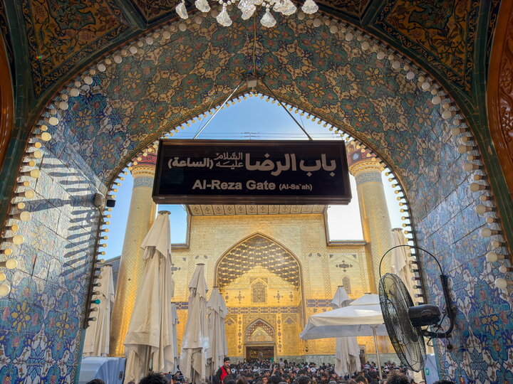 حضور پرشور زائران اربعین حسینی در حرم امیرالمؤمنین(ع)/ ایوان نجف عجب صفایی دارد