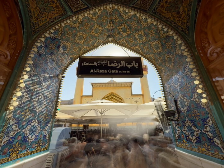 حضور پرشور زائران اربعین حسینی در حرم امیرالمؤمنین(ع)/ ایوان نجف عجب صفایی دارد
