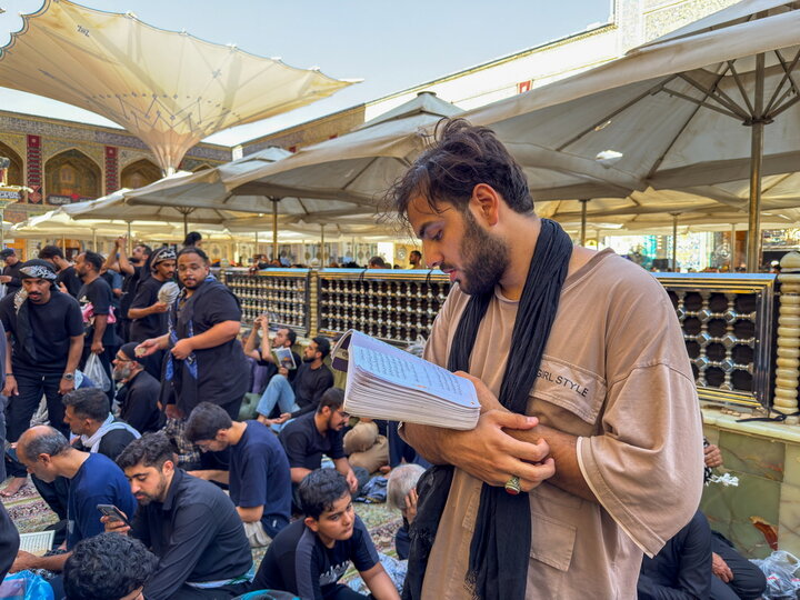 حضور پرشور زائران اربعین حسینی در حرم امیرالمؤمنین(ع)/ ایوان نجف عجب صفایی دارد