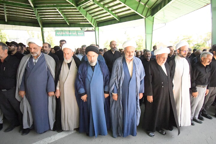 تصاویر/  اقامه نماز امام جمعه ارومیه بر پیکر  شهید "حامد دائی زاده"