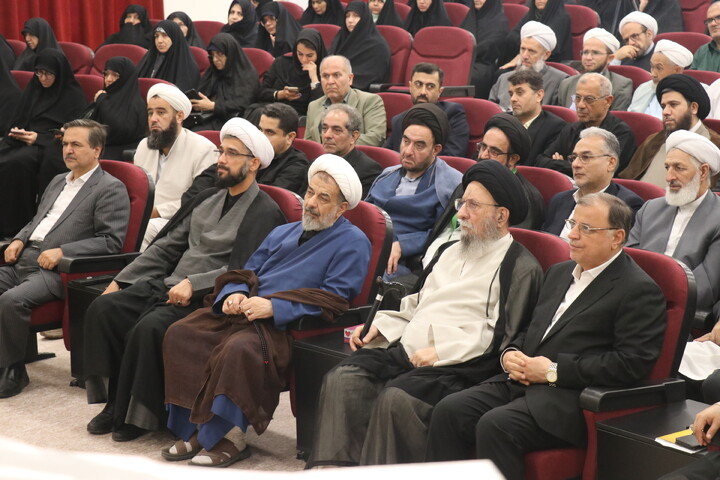 تصاویر / آئین رونمایی از مجموعه 9 جلدی «ظهر آدینه»