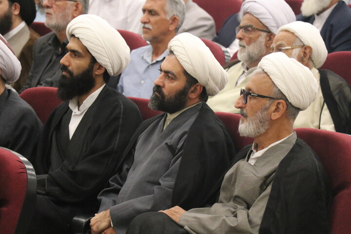 تصاویر / آئین رونمایی از مجموعه 9 جلدی «ظهر آدینه»