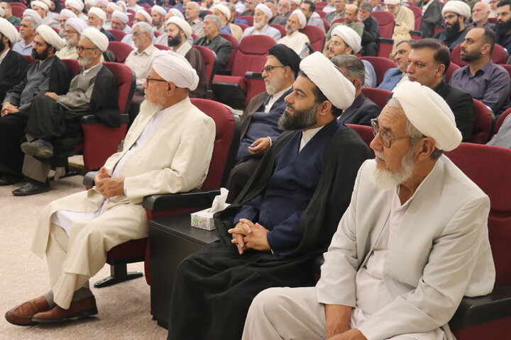 تصاویر / آئین رونمایی از مجموعه 9 جلدی «ظهر آدینه»