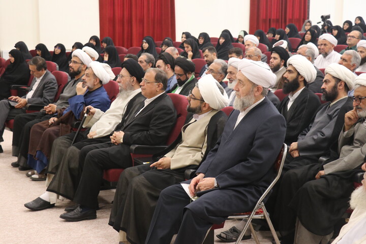 تصاویر / آئین رونمایی از مجموعه 9 جلدی «ظهر آدینه»