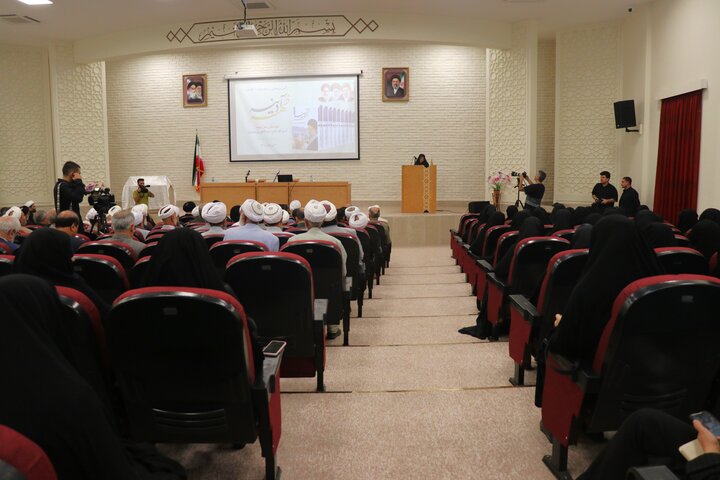 تصاویر / آئین رونمایی از مجموعه 9 جلدی «ظهر آدینه»