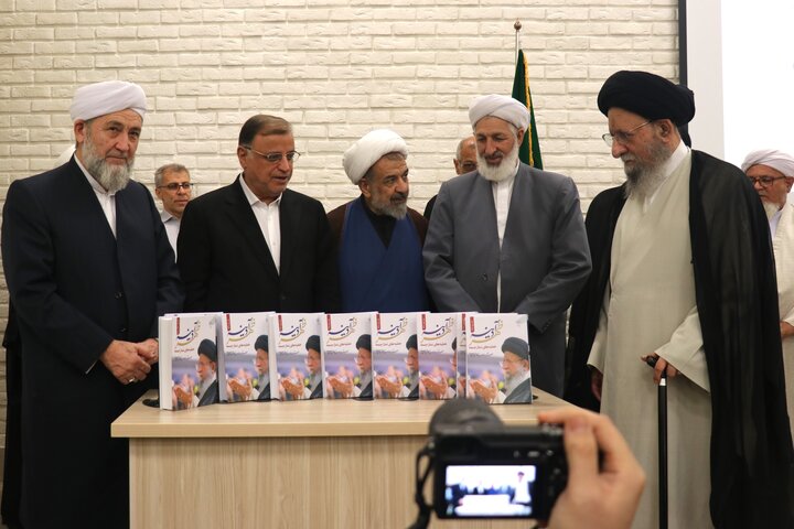 تصاویر / آئین رونمایی از مجموعه 9 جلدی «ظهر آدینه»