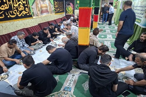 موکب مدرسه علمیه آیت‌الله بهاری با تمام ظرفیت در خدمت زائران اربعین حسینی است