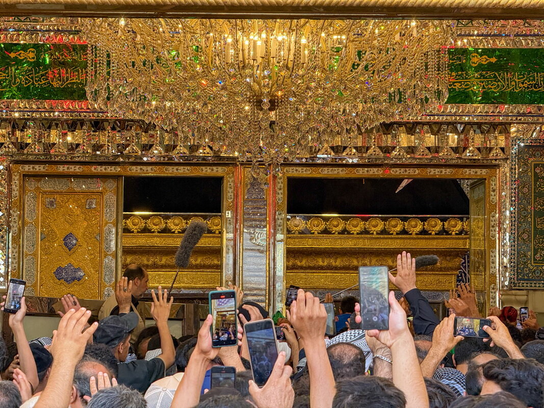 La calorosa presenza dei pellegrini dell’Arbain dell’Imam Husayn nel santuario del Principe dei Credenti Ali ibn Abi Talib
