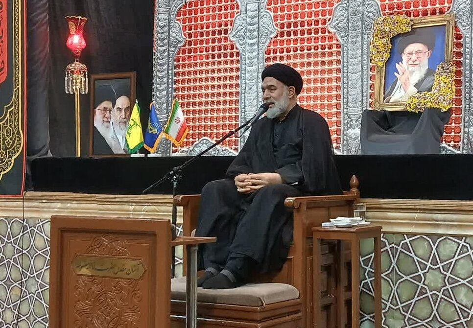 زیارت امام حسین(ع) منشأ حیات معنوی جامعه اسلامی است زیارت امام حسین(ع) منشأ حیات معنوی جامعه اسلامی است