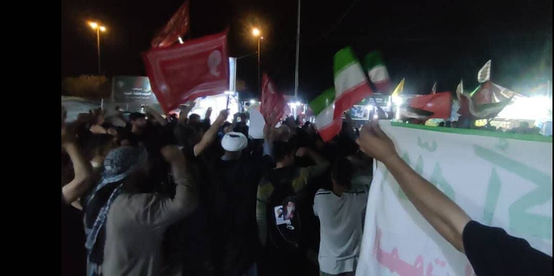 تجمع شبانه در عمود ۱۲۲۲ طریق نجف - کربلا مجمع مواکب فاطمه الزهرا (س)