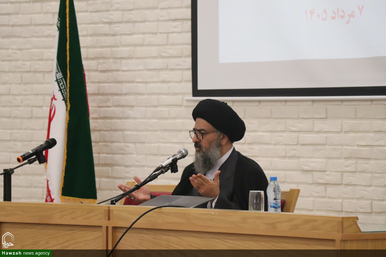 مجموعه ۹ جلدی «ظهر آدینه» در گلستان رونمایی شد مجموعه ۹ جلدی «ظهر آدینه» در گلستان رونمایی شد
