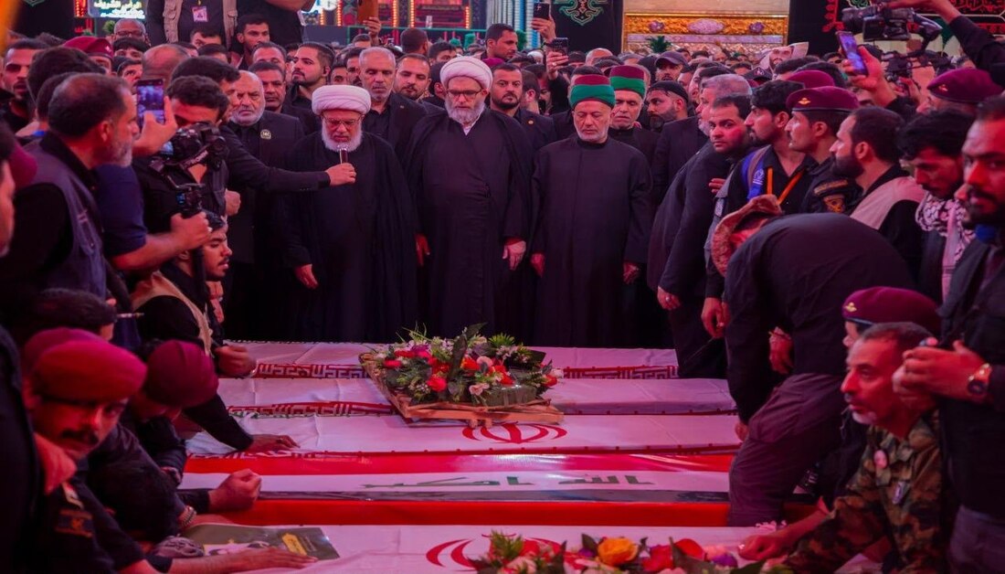 تصاویر/ آیت اللہ سیستانی کے نمائندے نے حرم امام حسینؑ میں حشد الشعبی کے شہداء کی نمازِ جنازہ پڑھائی