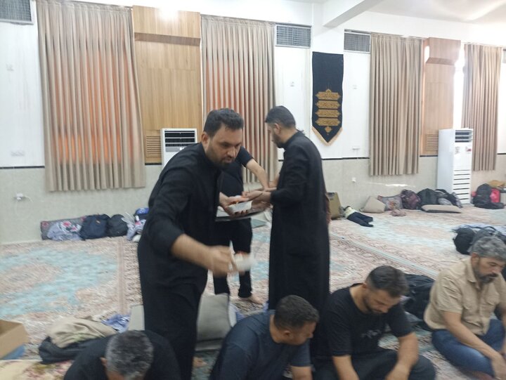 حوزه /تداوم خدمت رسانی موکب بین‌المللی عبرات حوزه علمیه استان قزوین برای زائران پیاده اربعین حسینی