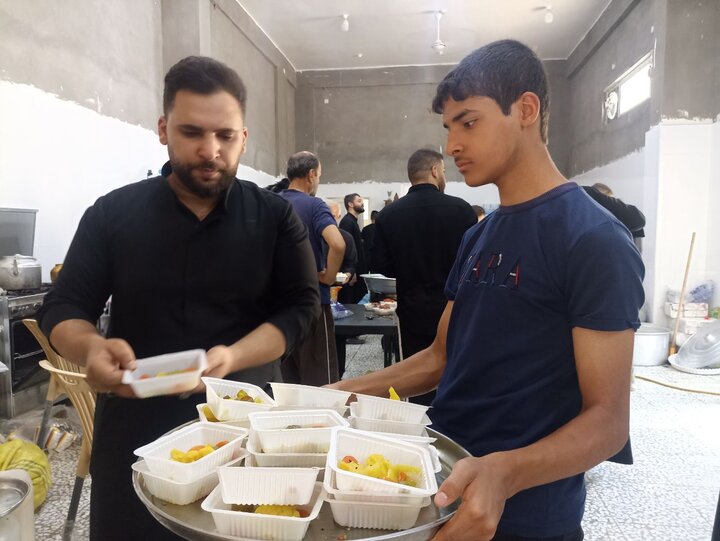 حوزه /تداوم خدمت رسانی موکب بین‌المللی عبرات حوزه علمیه استان قزوین برای زائران پیاده اربعین حسینی