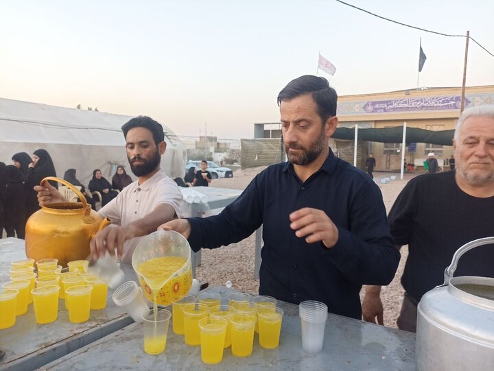 حوزه /تداوم خدمت رسانی موکب بین‌المللی عبرات حوزه علمیه استان قزوین برای زائران پیاده اربعین حسینی