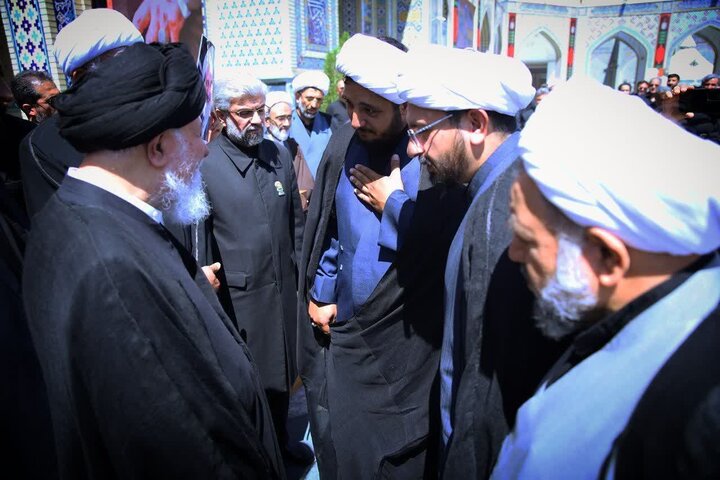 مراسم تشییع و اقامه نماز آیت الله علم الهدی بر پیکر حجج اسلام والمسلمین عبدالکریم عبداللهی نژاد و همسر مکرمه شان به همراه شیخ محمدرضا خلیلی یزدی و سید محمد نقیبی