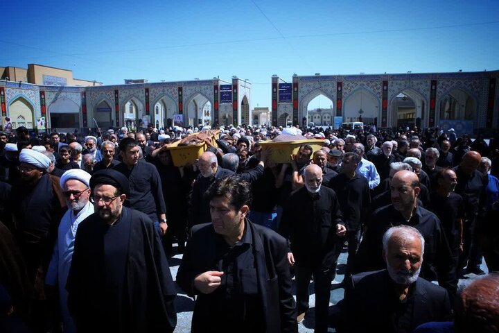 مراسم تشییع و اقامه نماز آیت الله علم الهدی بر پیکر حجج اسلام والمسلمین عبدالکریم عبداللهی نژاد و همسر مکرمه شان به همراه شیخ محمدرضا خلیلی یزدی و سید محمد نقیبی