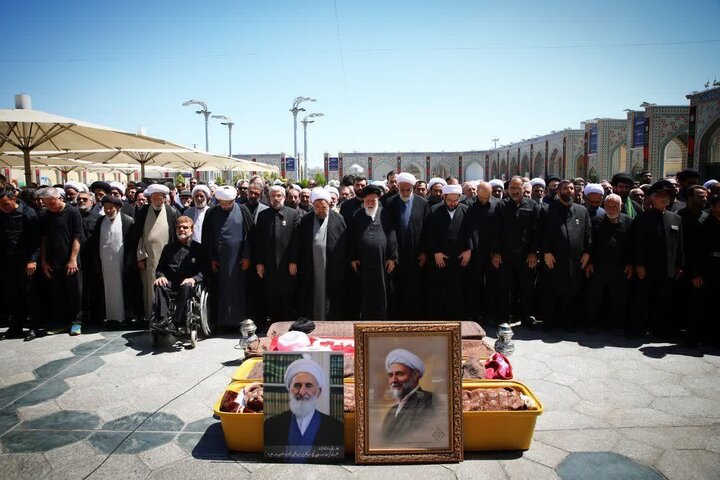 مراسم تشییع و اقامه نماز آیت الله علم الهدی بر پیکر حجج اسلام والمسلمین عبدالکریم عبداللهی نژاد و همسر مکرمه شان به همراه شیخ محمدرضا خلیلی یزدی و سید محمد نقیبی