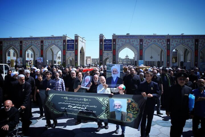 مراسم تشییع و اقامه نماز آیت الله علم الهدی بر پیکر حجج اسلام والمسلمین عبدالکریم عبداللهی نژاد و همسر مکرمه شان به همراه شیخ محمدرضا خلیلی یزدی و سید محمد نقیبی