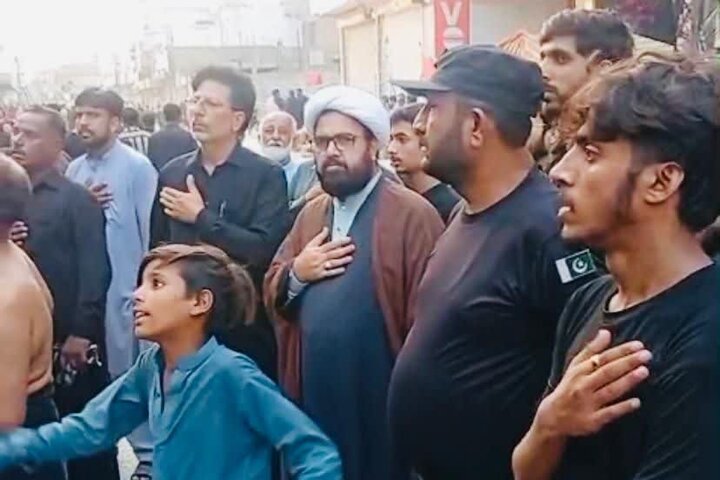 راولپنڈی میں چہلمِ امام حسین (ع) کے جلوس میں علامہ اشفاق وحیدی کی شرکت / عزاداری میں رکاوٹیں فوری ختم کرنے کا مطالبہ