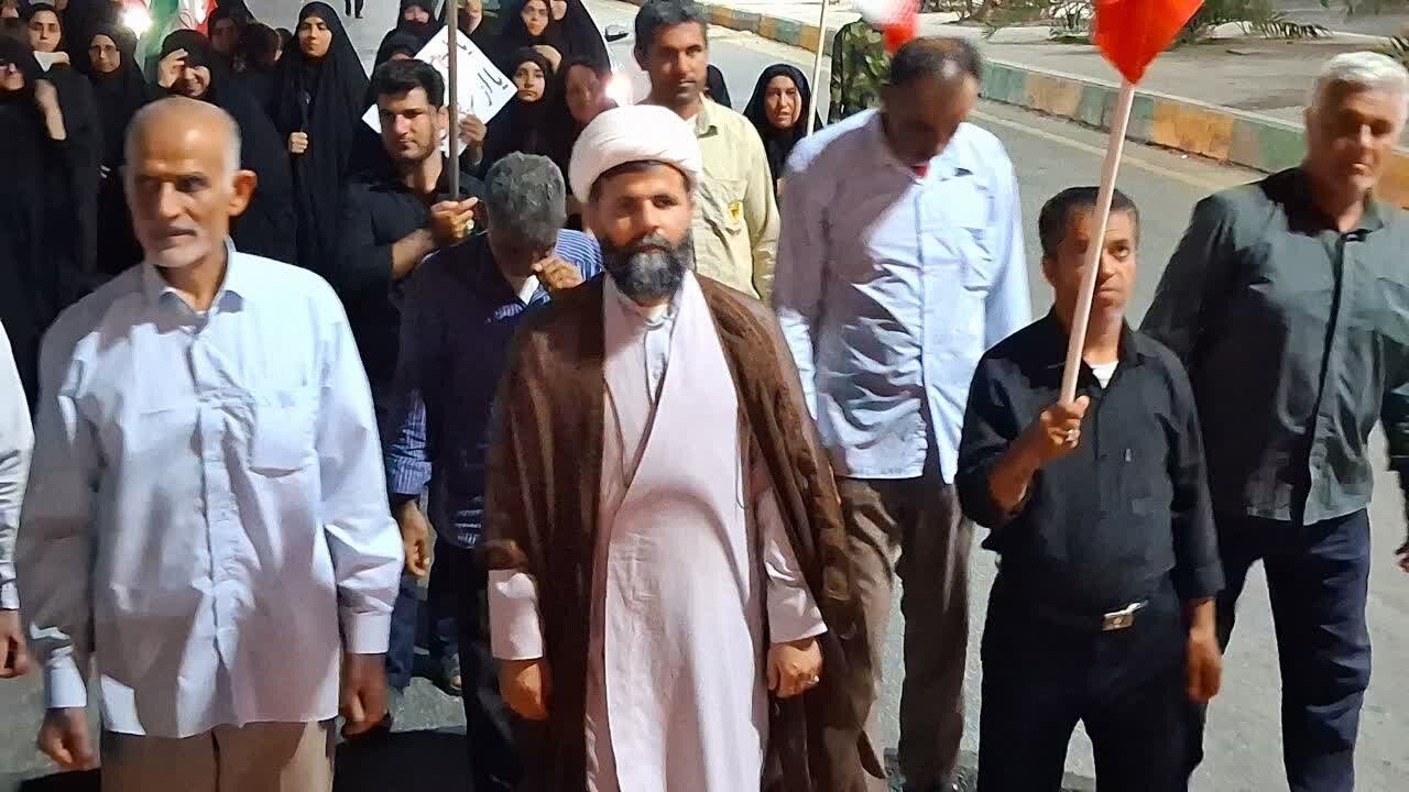 فیلم| راهپیمایی شبانه مردم آبدان در حمایت از نیروهای مسلح