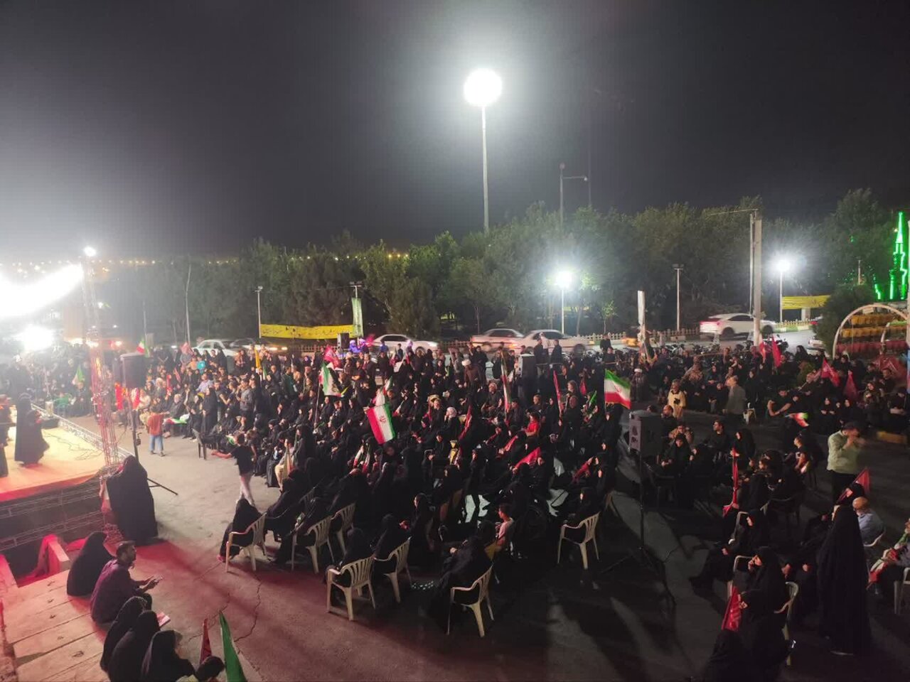 زائران اربعین، از میدان مفید قم، راهی کربلا شدند