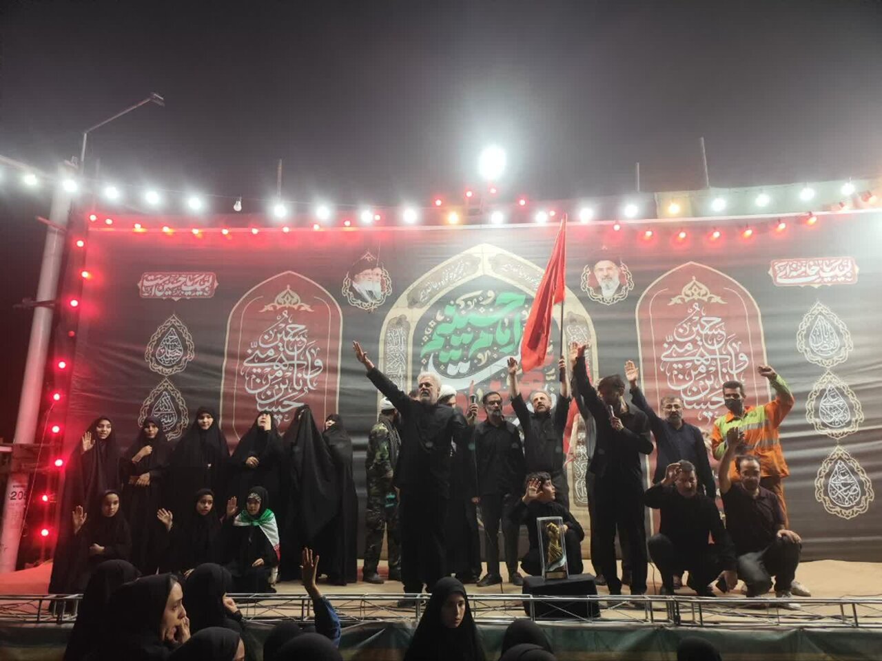 زائران اربعین، از میدان مفید قم، راهی کربلا شدند