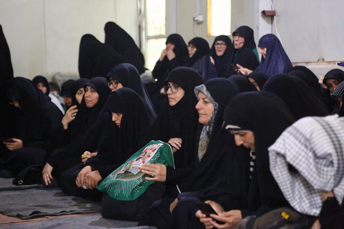 بدرقه خانواده شهدای جنگ تحمیلی رمضان از موکب ۱۰۸۰ به سمت کربلای معلی