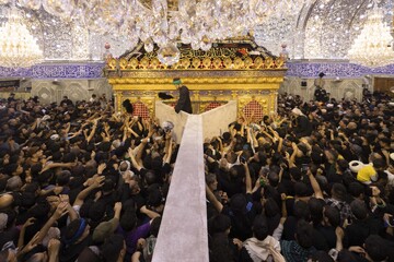 زائران اربعین شب جمعه را در حرم حضرت ابوالفضل العباس (علیه‌السلام) احیا کردند + تصاویر
