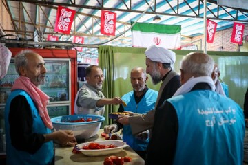 تصاویر / بازدید امام جمعه قزوین از مواکب اربعین حسینی