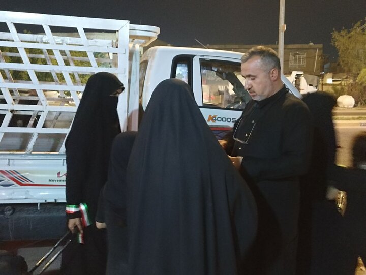 تصاویر / توزیع محصولات فرهنگی از سوی موکب بین‌المللی عبرات وابسته به معاونت بین‌الملل حوزه علمیه استان قزوین