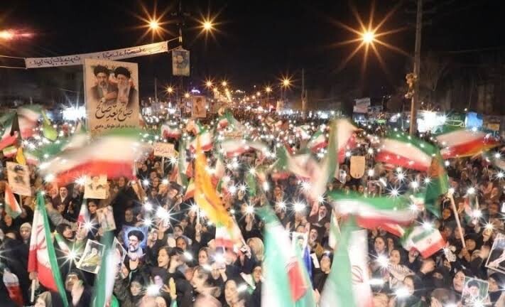 «نهضتِ خیابان»؛ راهبردِ عملیاتیِ «بلاغ مبین» برای صیانت از حریم ولایت