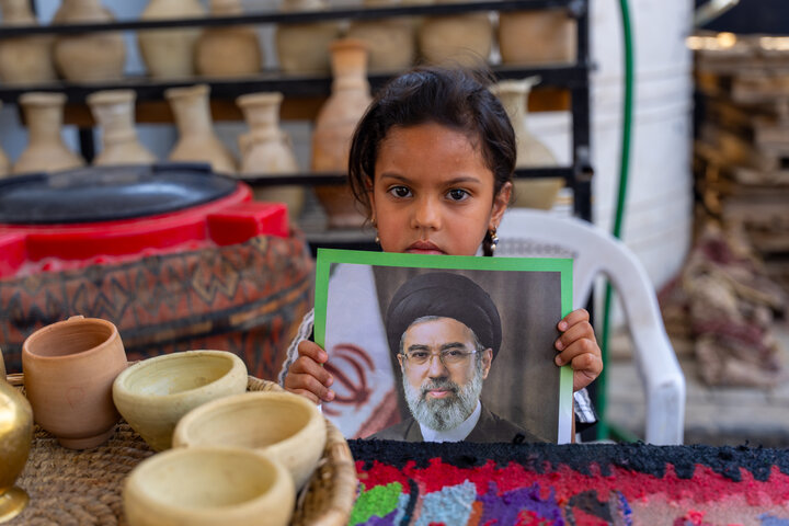 ابراز ارادت زائران و خادمان اربعین حسینی به سومین رهبر انقلاب