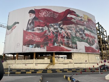 لبیک یا مهدی (عج) بر بلندای قم؛ رونمایی از طرح جدید دیوارنگاره بزرگ انقلاب