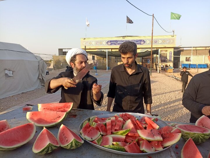 تصاویر /خدمت رسانی کادر حوزه علمیه استان قزوین در موکب حوزه علمیه قزوین عبرات در مسیر نجف به کربلا