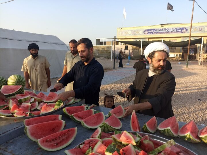 تصاویر /خدمت رسانی کادر حوزه علمیه استان قزوین در موکب حوزه علمیه قزوین عبرات در مسیر نجف به کربلا