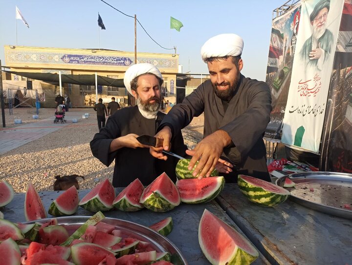تصاویر /خدمت رسانی کادر حوزه علمیه استان قزوین در موکب حوزه علمیه قزوین عبرات در مسیر نجف به کربلا
