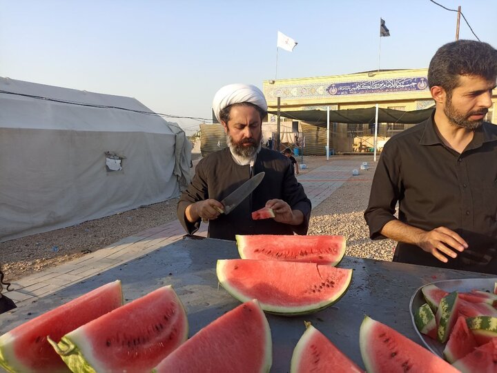 تصاویر /خدمت رسانی کادر حوزه علمیه استان قزوین در موکب حوزه علمیه قزوین عبرات در مسیر نجف به کربلا